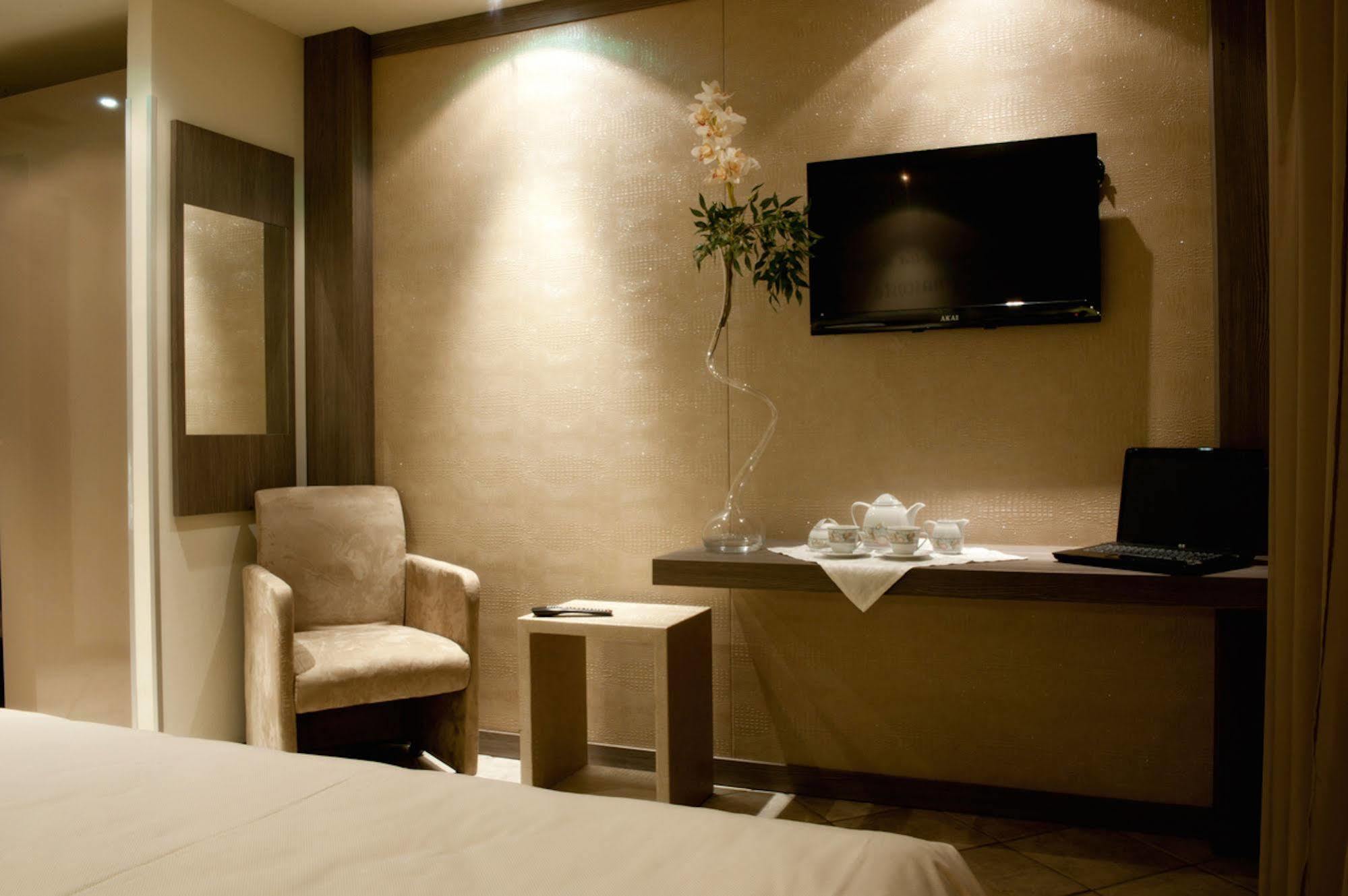Hotel Due Pini Формиджине Экстерьер фото